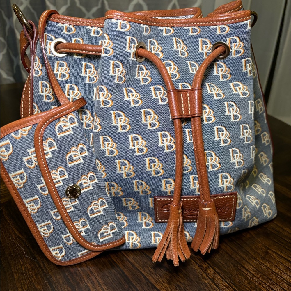 EUC Dooney and Bourke Bucket Bag with Original Dust Bag